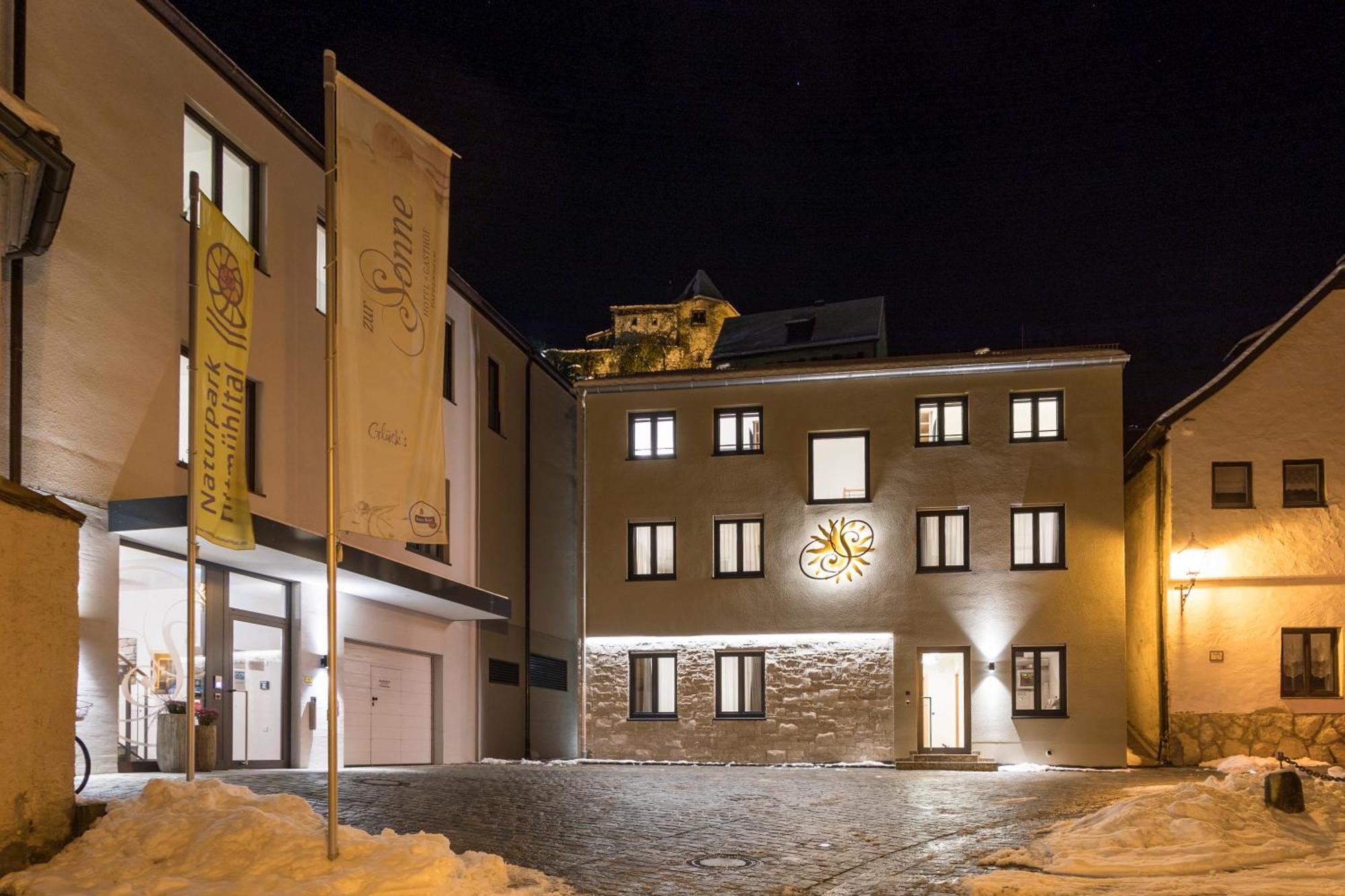 Hotel-Gasthof Zur Sonne Pappenheim Bagian luar foto