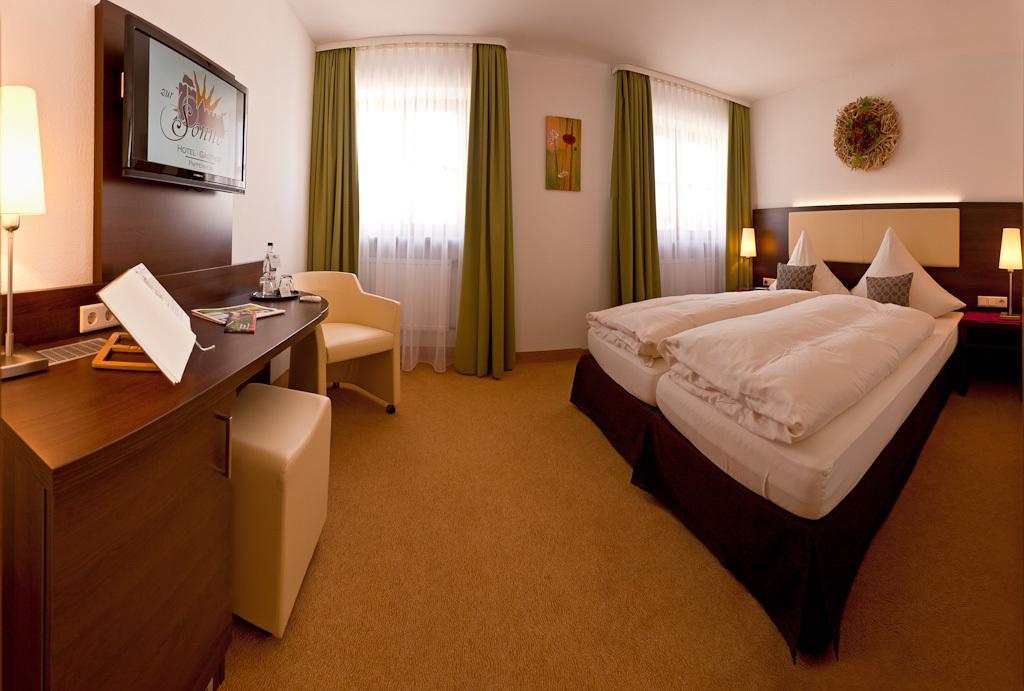 Hotel-Gasthof Zur Sonne Pappenheim Bagian luar foto