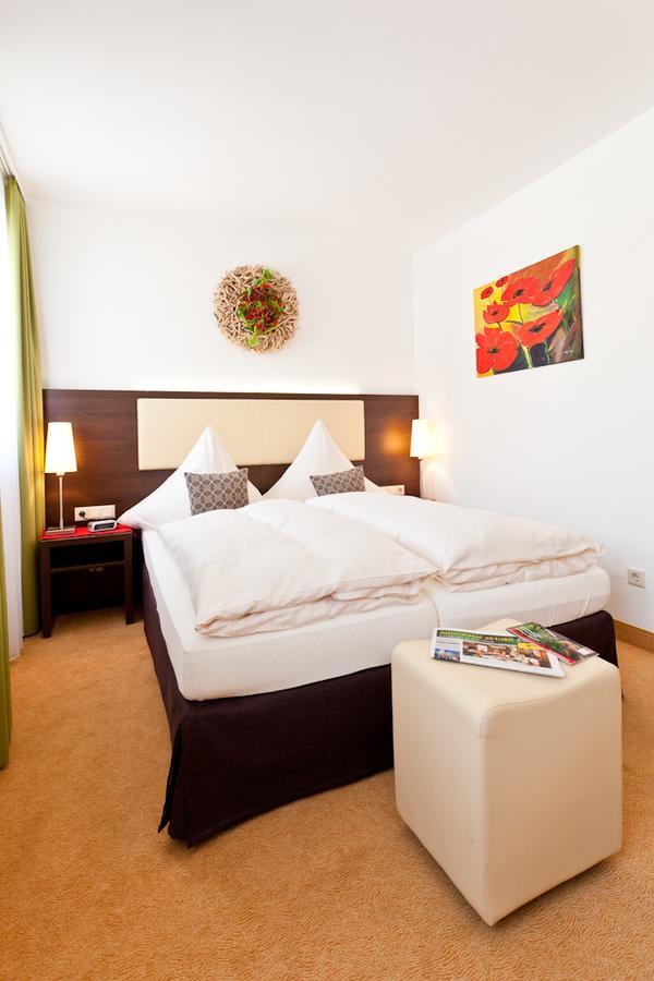 Hotel-Gasthof Zur Sonne Pappenheim Bagian luar foto
