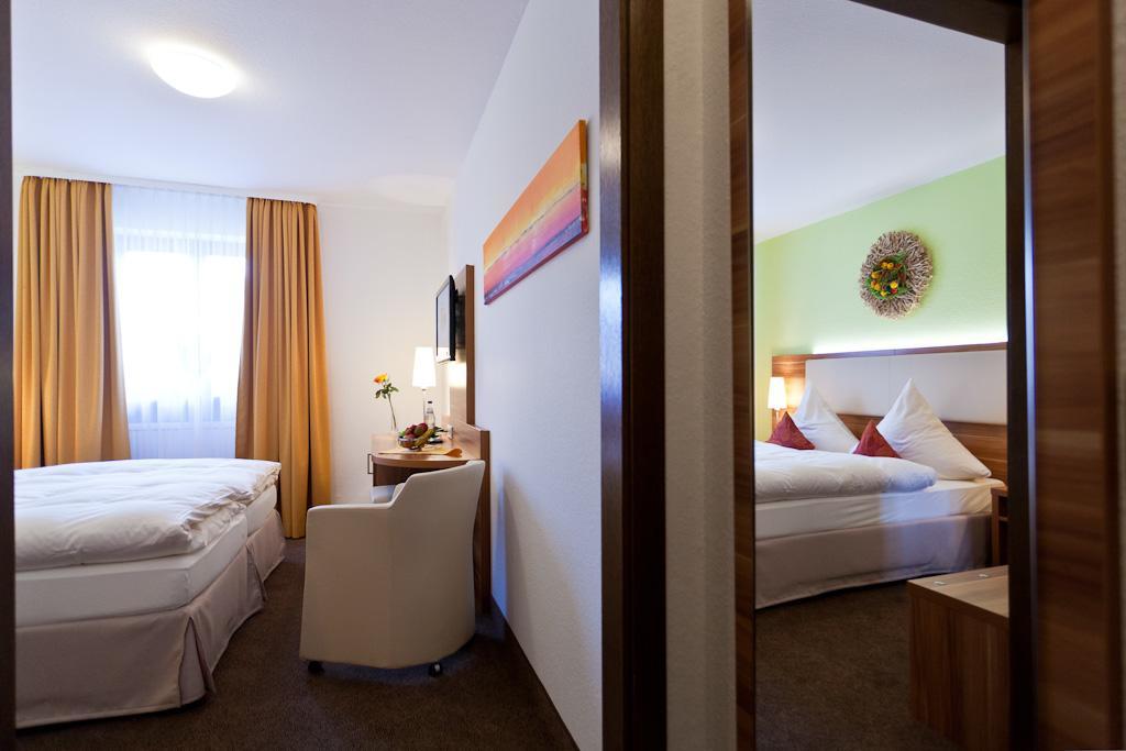 Hotel-Gasthof Zur Sonne Pappenheim Bagian luar foto