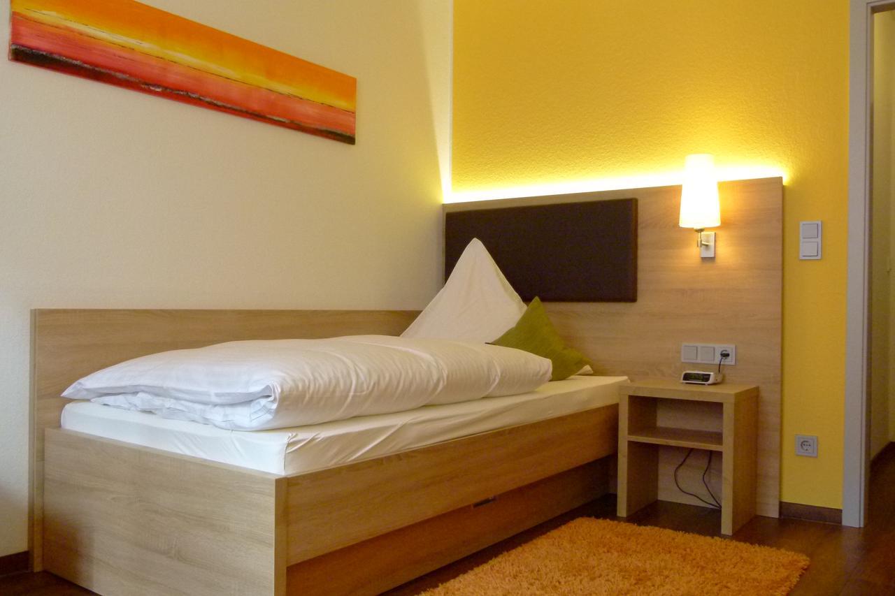 Hotel-Gasthof Zur Sonne Pappenheim Bagian luar foto
