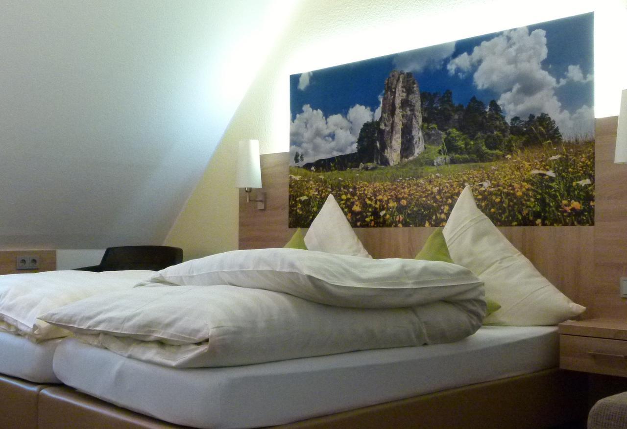 Hotel-Gasthof Zur Sonne Pappenheim Bagian luar foto