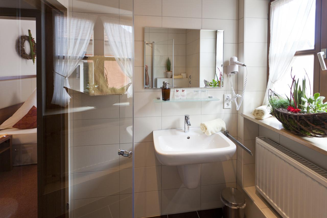 Hotel-Gasthof Zur Sonne Pappenheim Bagian luar foto