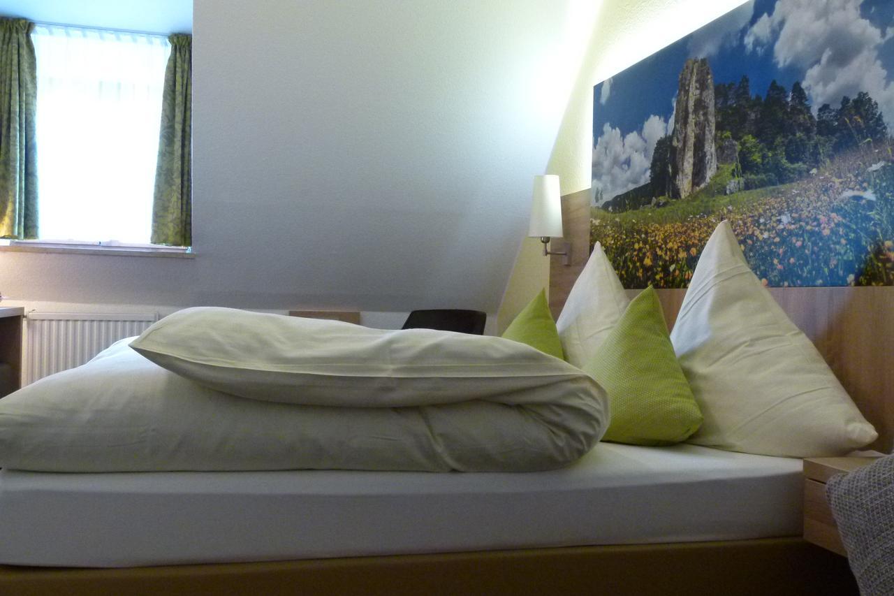 Hotel-Gasthof Zur Sonne Pappenheim Bagian luar foto